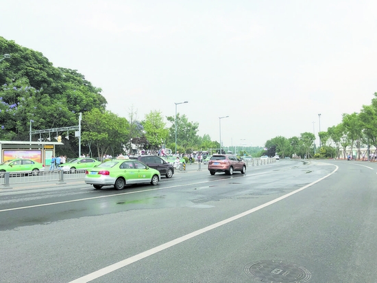 成都市区内在汽车上街拍街景. - 尔东陈昌旻